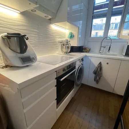 Parisian Charm Flats Apartman *